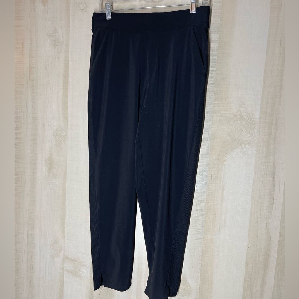 Athleta black pull‎ on flat front pants, size 8